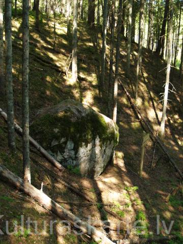 Dzelzāmura Svētakmens